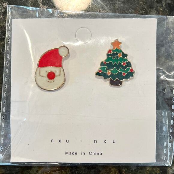 Holiday Christmas Pins Santa & Tree Gold-Tone Enamel Painted 7/8" Festive NEW - Picture 1 of 4